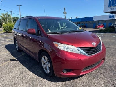 2012 Toyota Sienna LE 8 Passenger