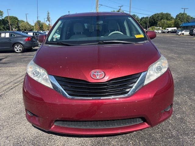 2012 Toyota Sienna LE 8 Passenger