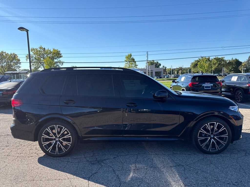 2022 BMW X7 M50i