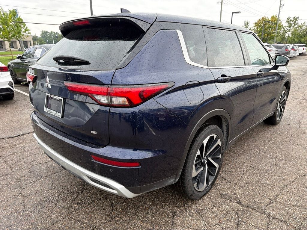 2024 Mitsubishi Outlander SE
