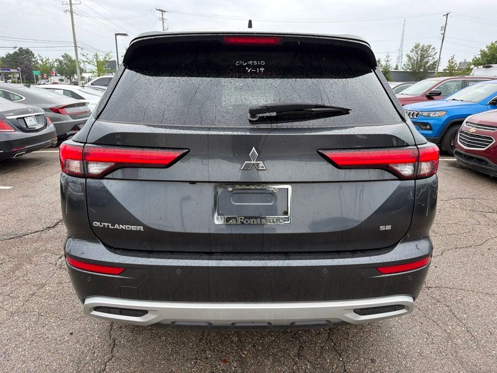 2024 Mitsubishi Outlander SE