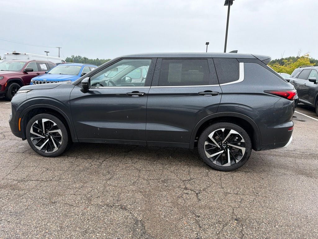 2024 Mitsubishi Outlander SE