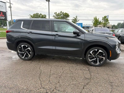 2024 Mitsubishi Outlander SE