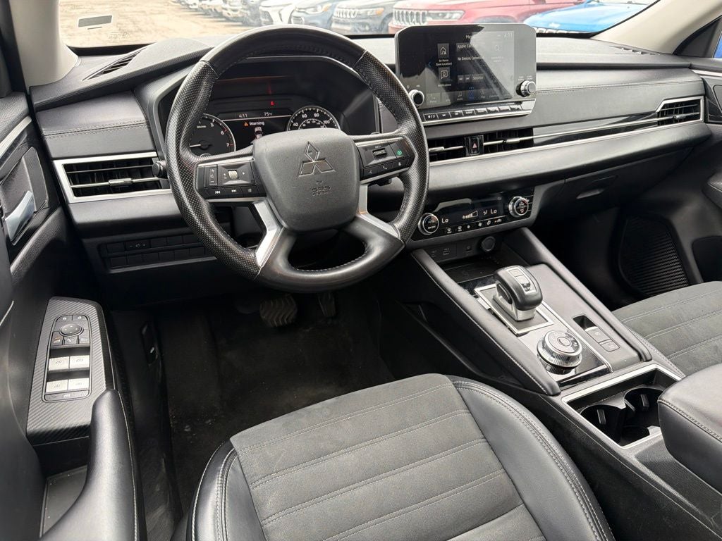 2024 Mitsubishi Outlander SE