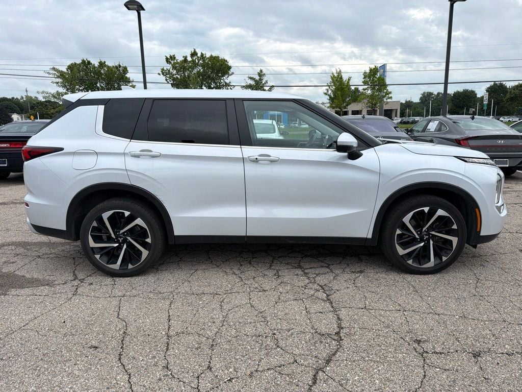 2024 Mitsubishi Outlander SE