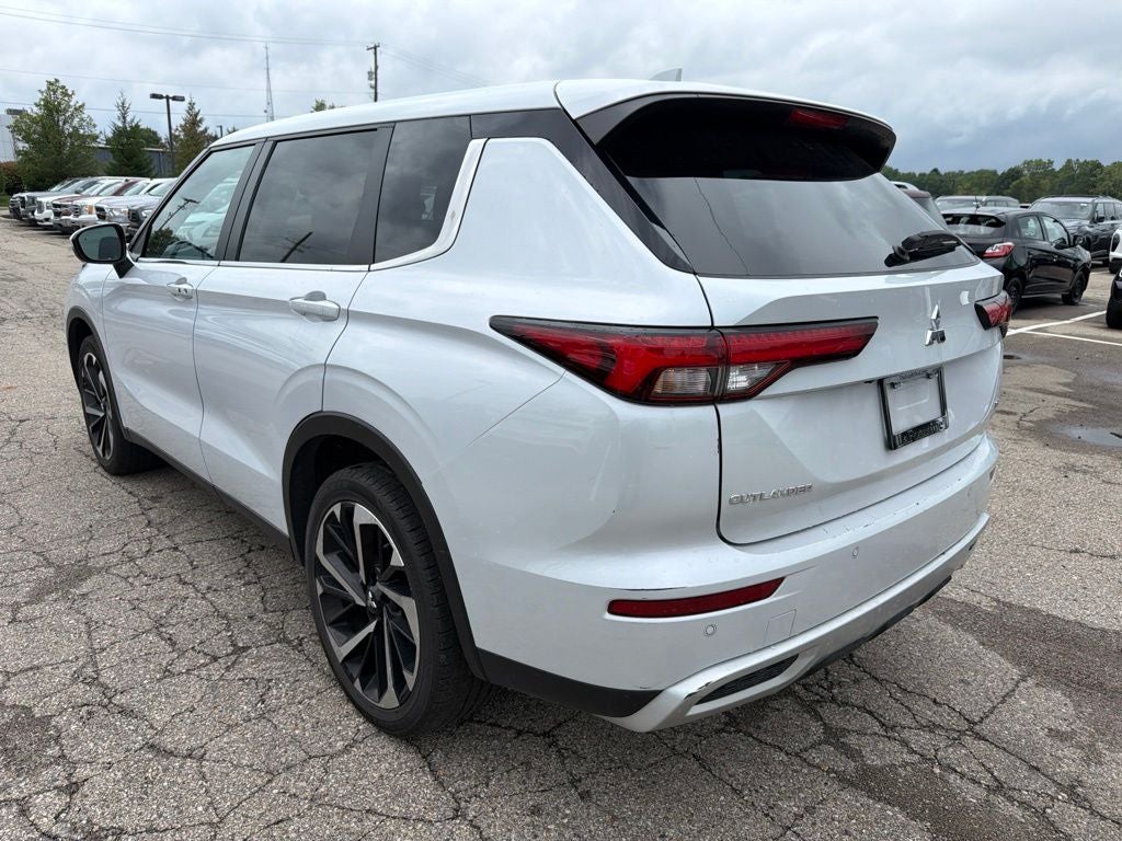 2024 Mitsubishi Outlander SE