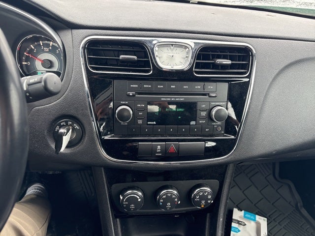 2014 Chrysler 200 Touring