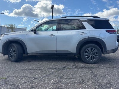 2024 Nissan Pathfinder SV