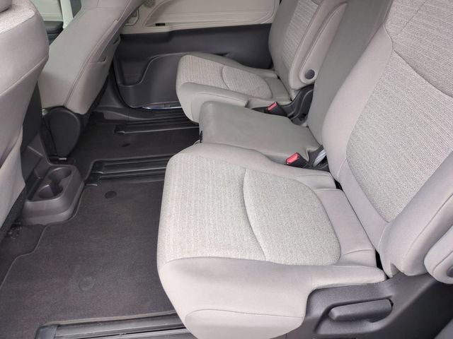 2022 Toyota Sienna LE 8 Passenger