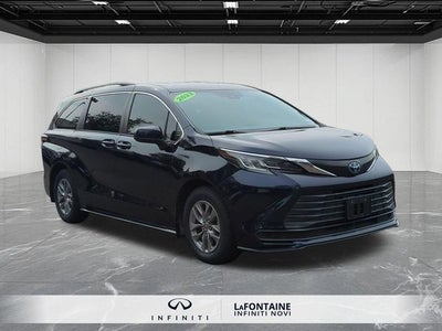 2022 Toyota Sienna LE 8 Passenger