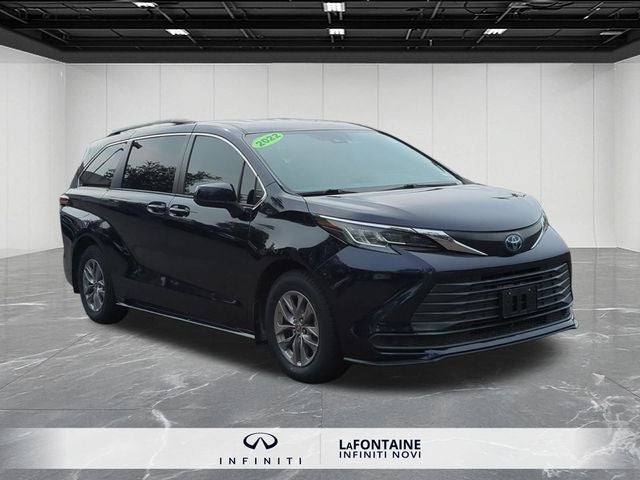 2022 Toyota Sienna LE 8 Passenger