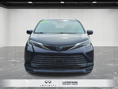 2022 Toyota Sienna LE 8 Passenger