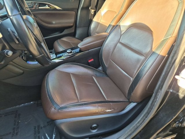 2017 INFINITI QX30 Premium