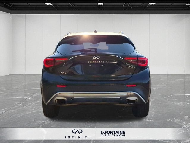 2017 INFINITI QX30 Premium