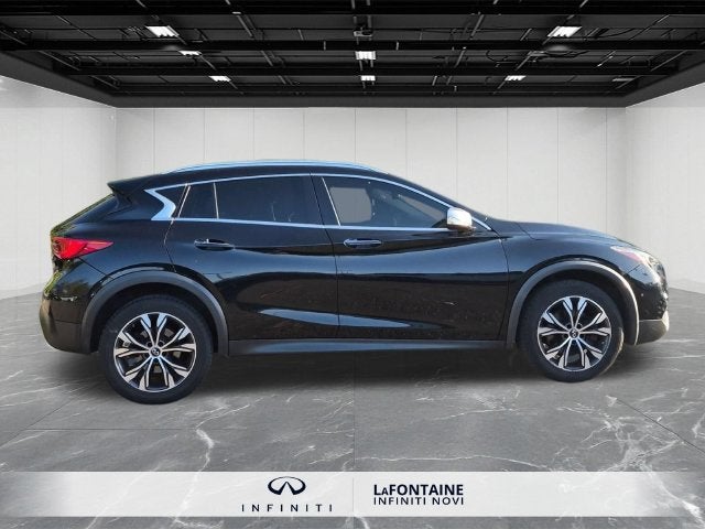 2017 INFINITI QX30 Premium