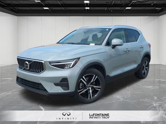 2025 Volvo XC40 B5 Core