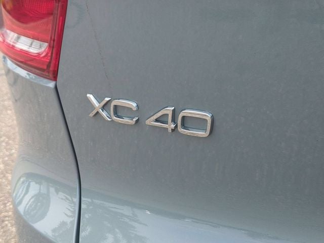 2025 Volvo XC40 B5 Core