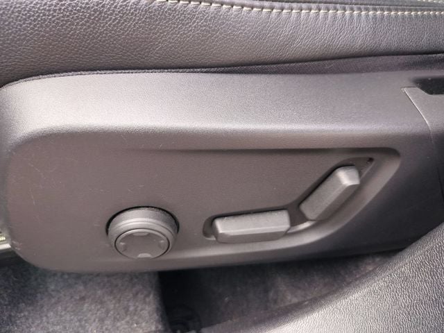 2025 Volvo XC40 B5 Core