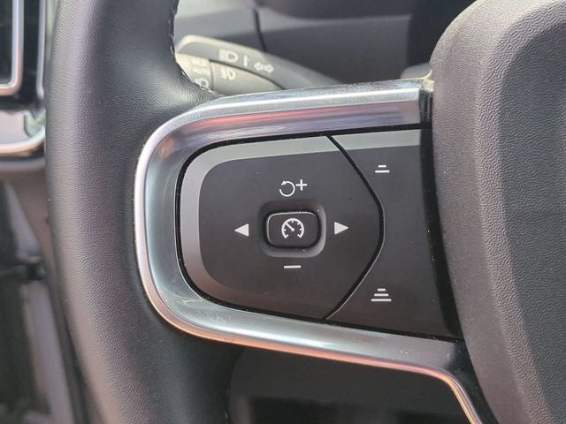 2025 Volvo XC40 B5 Core