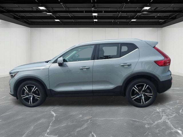 2025 Volvo XC40 B5 Core