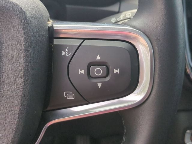 2025 Volvo XC40 B5 Core
