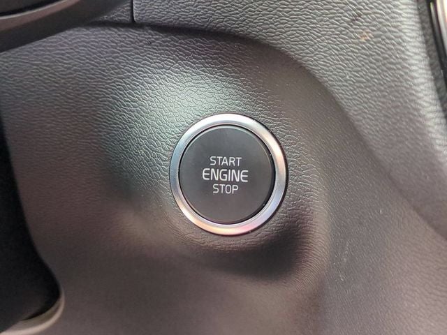 2025 Volvo XC40 B5 Core
