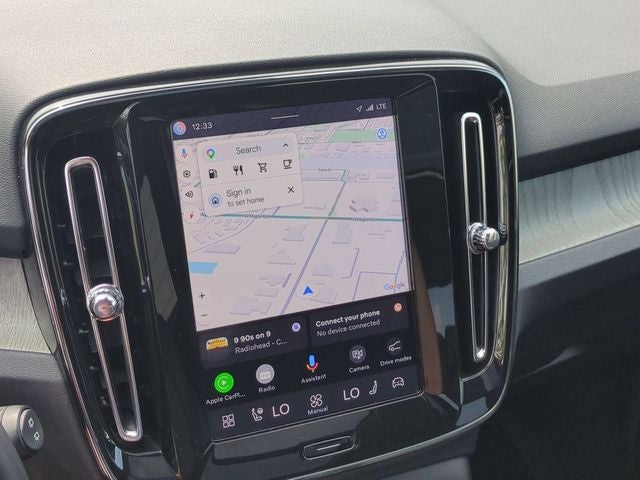 2025 Volvo XC40 B5 Core