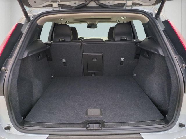 2025 Volvo XC40 B5 Core