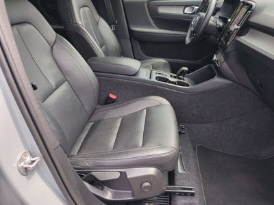 2025 Volvo XC40 B5 Core