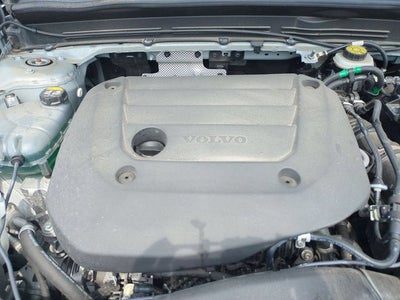 2025 Volvo XC40 B5 Core