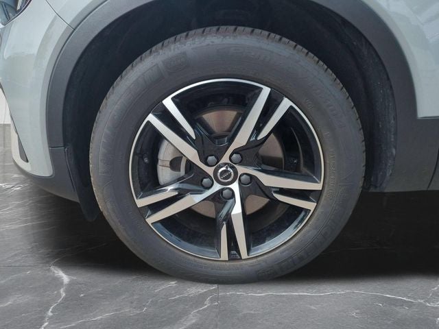 2025 Volvo XC40 B5 Core