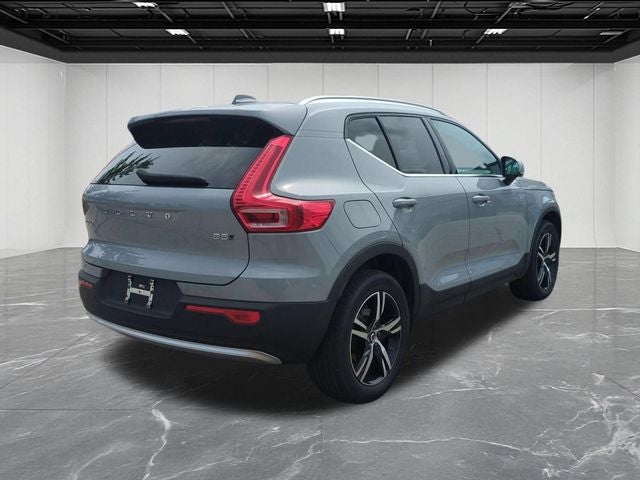 2025 Volvo XC40 B5 Core