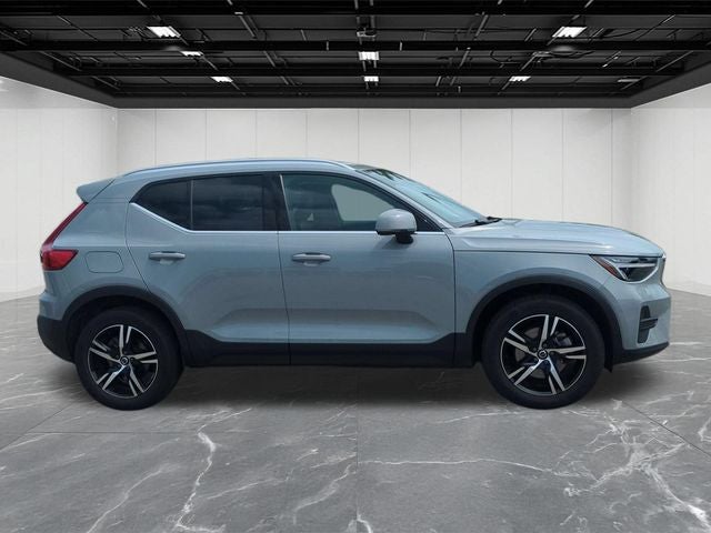 2025 Volvo XC40 B5 Core