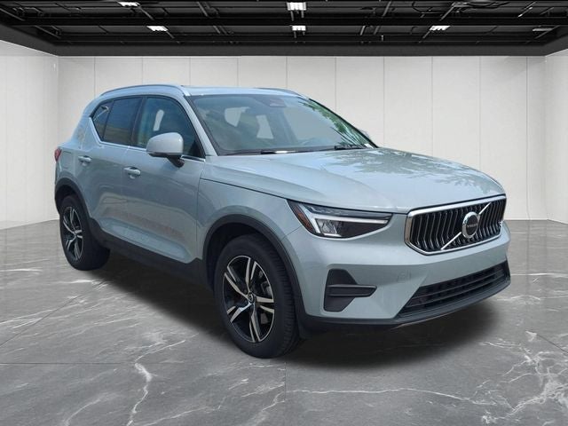 2025 Volvo XC40 B5 Core
