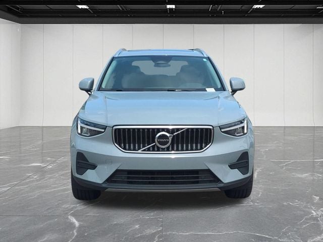 2025 Volvo XC40 B5 Core