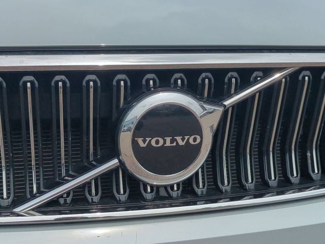 2025 Volvo XC40 B5 Core