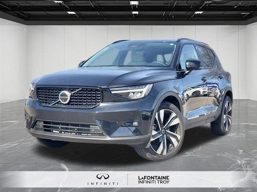 2023 Volvo XC40 B5 Plus Dark Theme