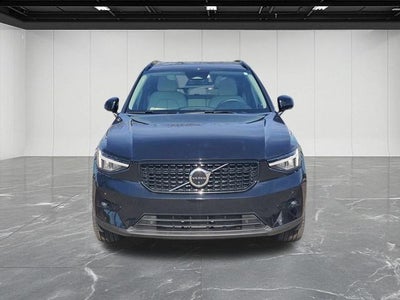 2023 Volvo XC40 B5 Plus Dark Theme