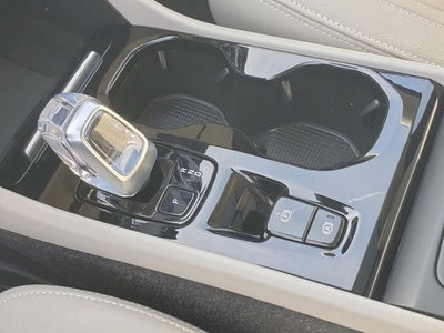 2023 Volvo XC40 B5 Plus Dark Theme