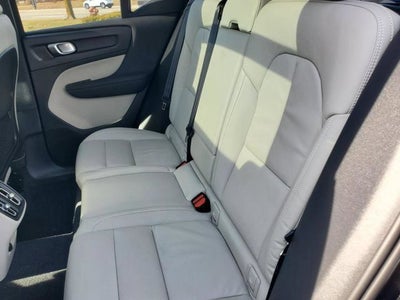 2023 Volvo XC40 B5 Plus Dark Theme