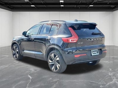 2023 Volvo XC40 B5 Plus Dark Theme