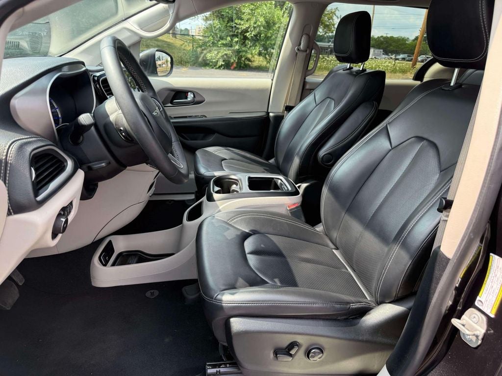 2023 Chrysler Pacifica Hybrid Touring L