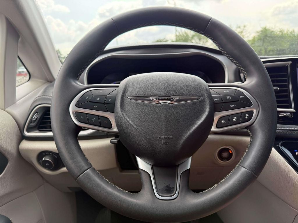 2023 Chrysler Pacifica Hybrid Touring L