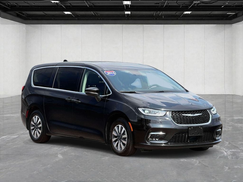 2023 Chrysler Pacifica Hybrid Touring L
