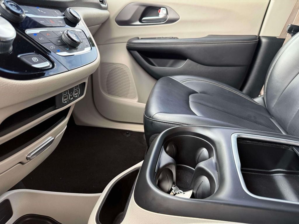 2023 Chrysler Pacifica Hybrid Touring L