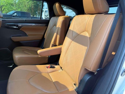 2021 Toyota Highlander Hybrid Platinum
