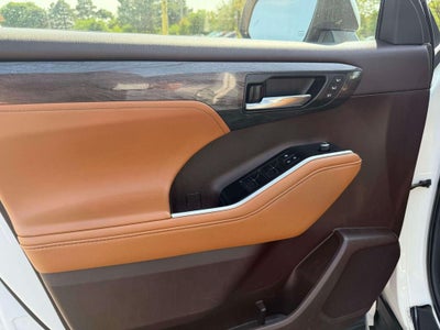 2021 Toyota Highlander Hybrid Platinum