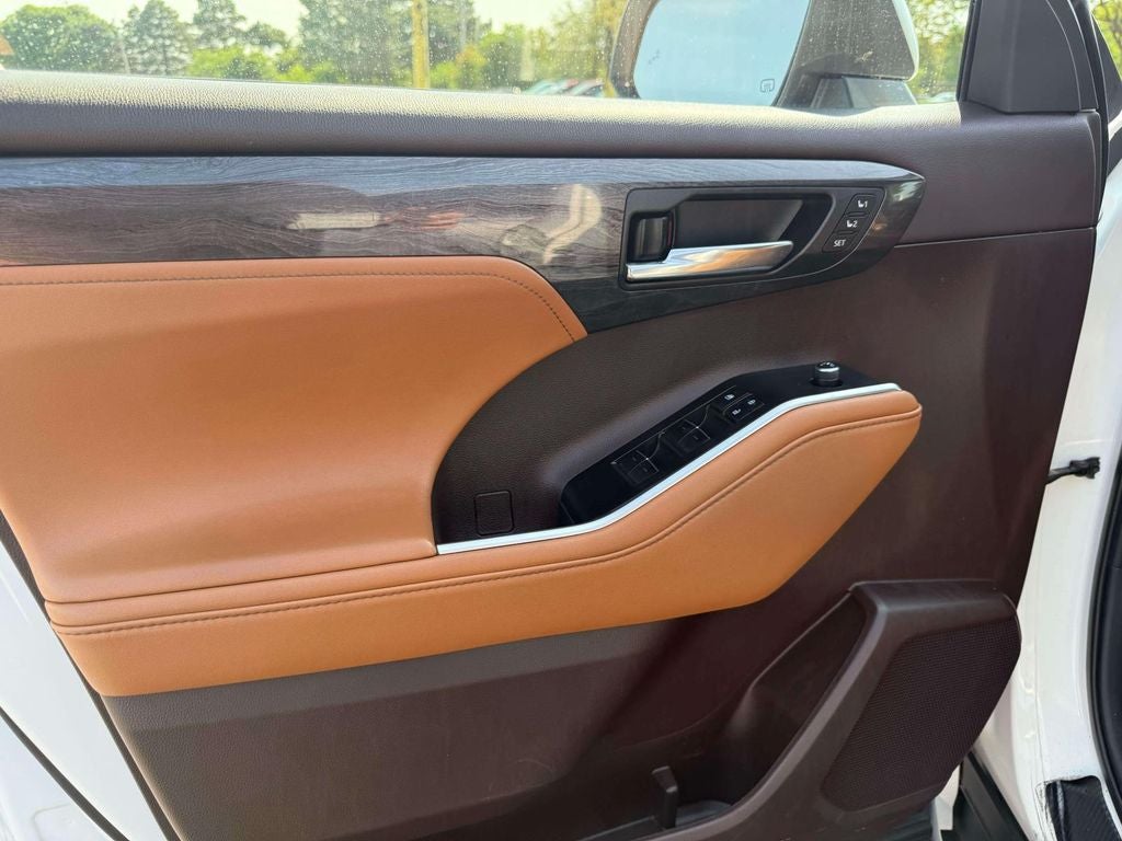 2021 Toyota Highlander Hybrid Platinum
