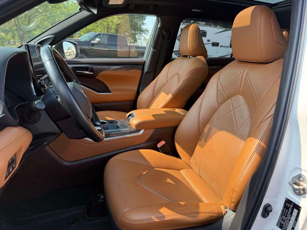 2021 Toyota Highlander Hybrid Platinum