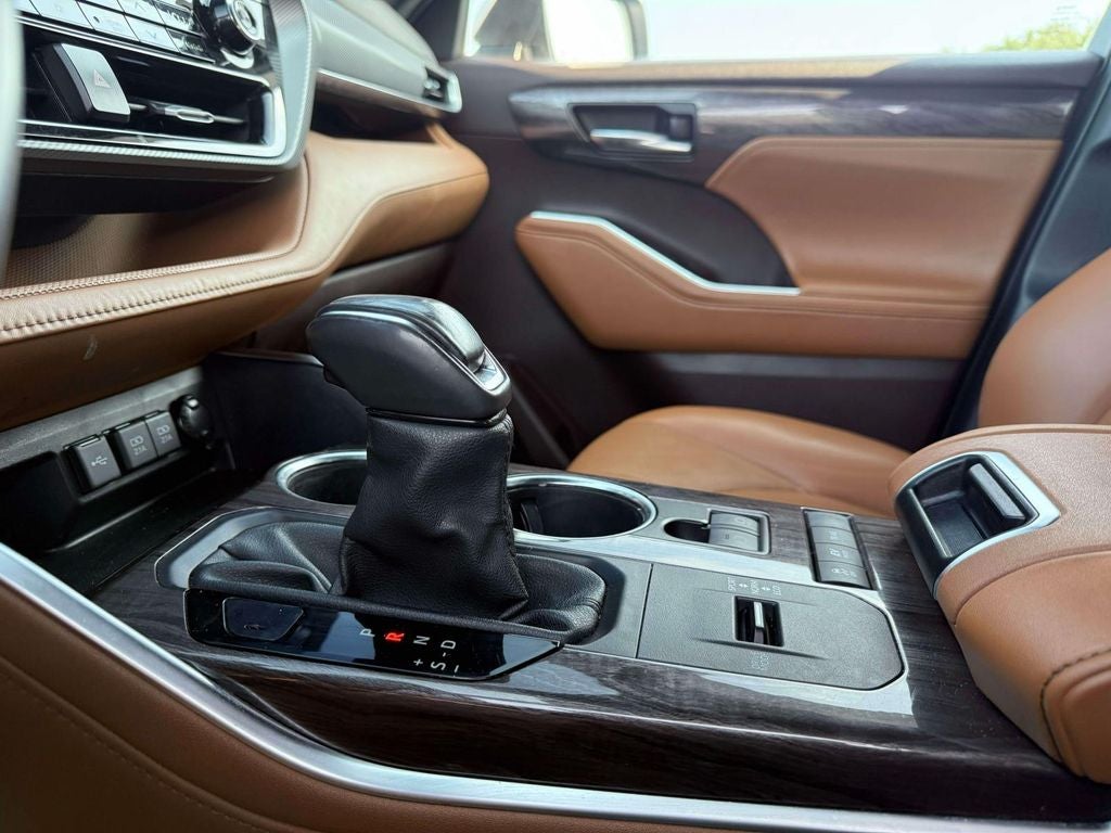 2021 Toyota Highlander Hybrid Platinum